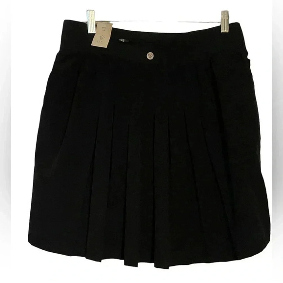 LIVI Active skirt with built in short. Adorable pleated detail in back 14/16 - Picture 2 of 6